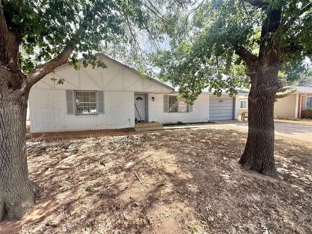 Photo 2 — 512 Mercury Street, Altus, OK 73521