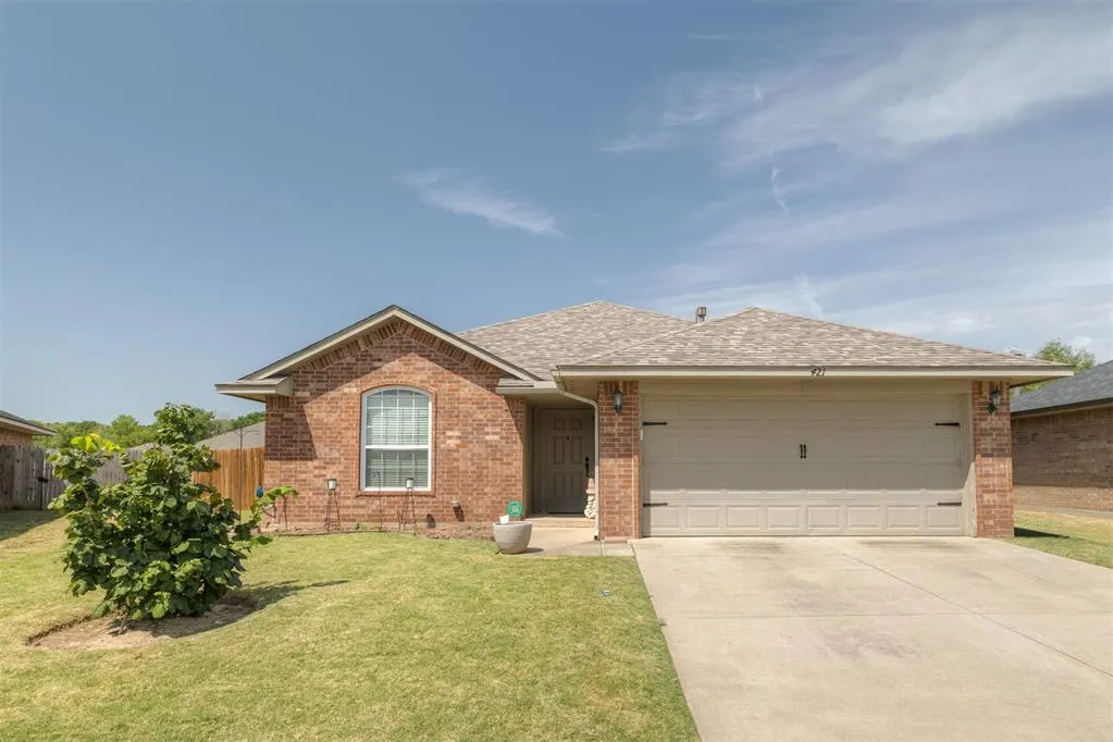 Photo 2 — 421 Hidden Creek Way, Oklahoma City, OK 73117