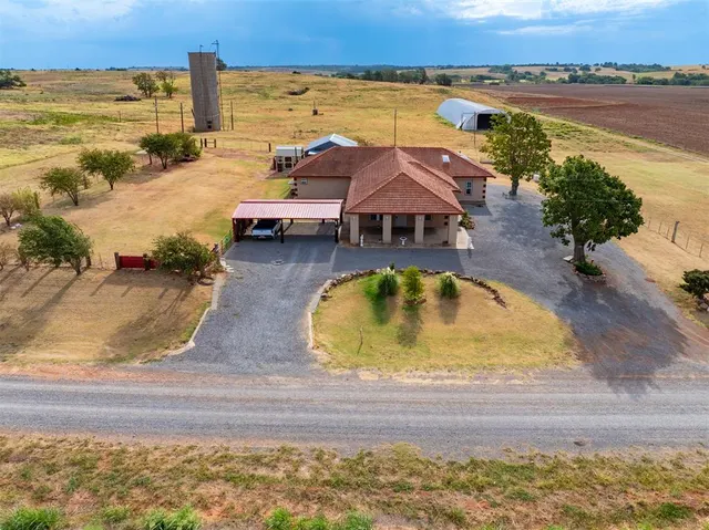 Photo 3 — 16115 County Street 2610, Binger, OK 73009