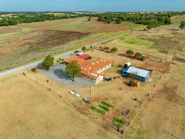 Photo 6 — 16115 County Street 2610, Binger, OK 73009