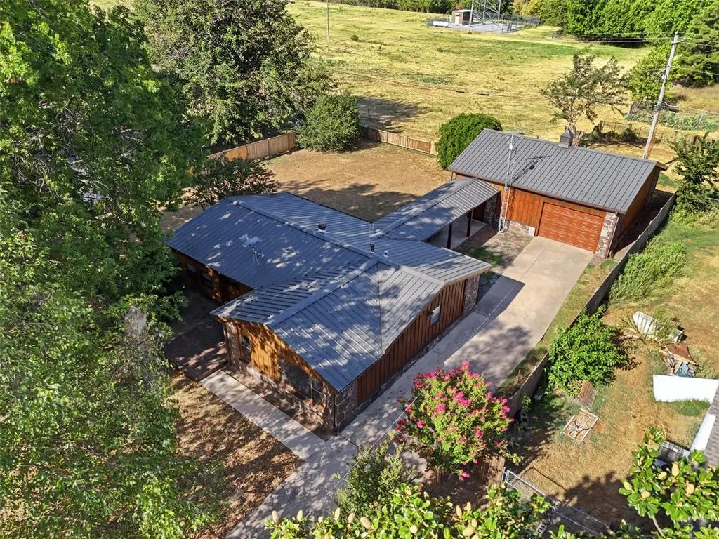 Photo 2 — 408 SE 3rd Street, Lexington, OK 73051