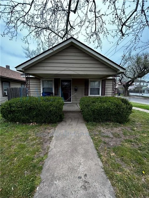 Front exterior — 719 S Rock Island Avenue, El Reno, OK 73036