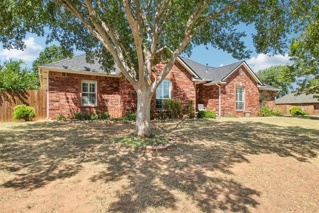 Photo 4 — 504 Pool Lane, Shawnee, OK 74801
