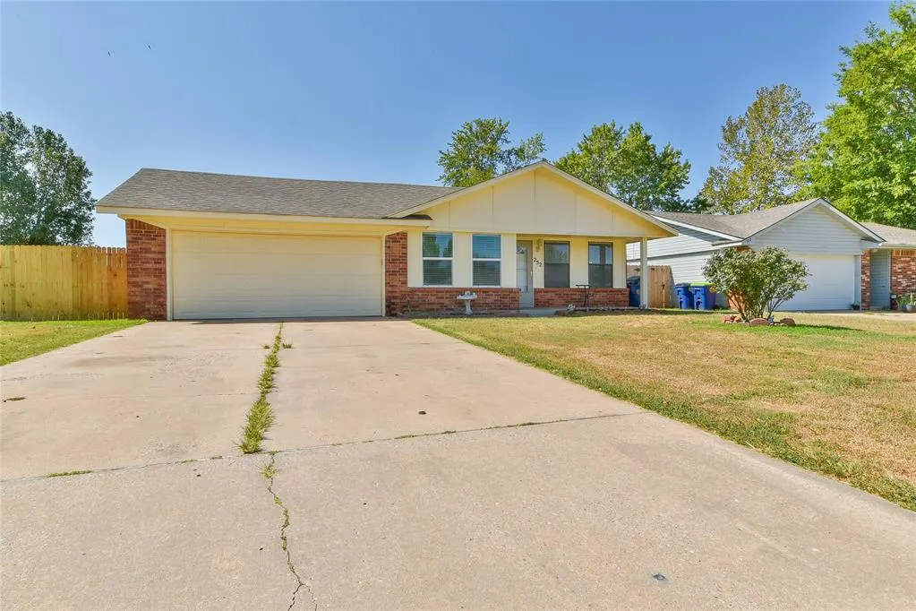 Front exterior — 252 W Maple Branch Way, Mustang, OK 73064