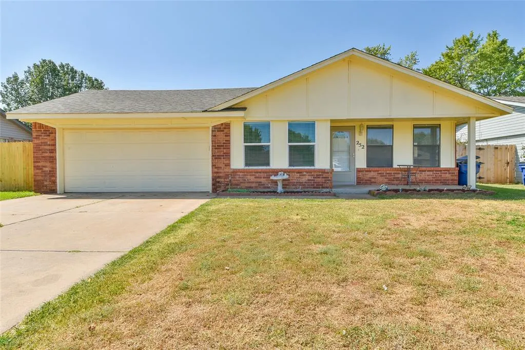 Photo 2 — 252 W Maple Branch Way, Mustang, OK 73064