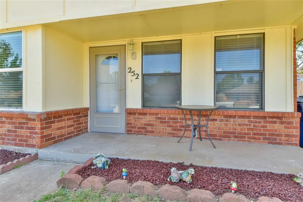 Photo 3 — 252 W Maple Branch Way, Mustang, OK 73064