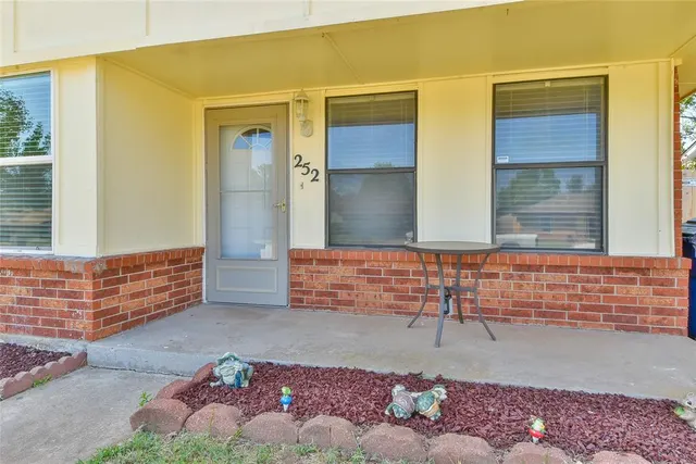 Photo 3 — 252 W Maple Branch Way, Mustang, OK 73064