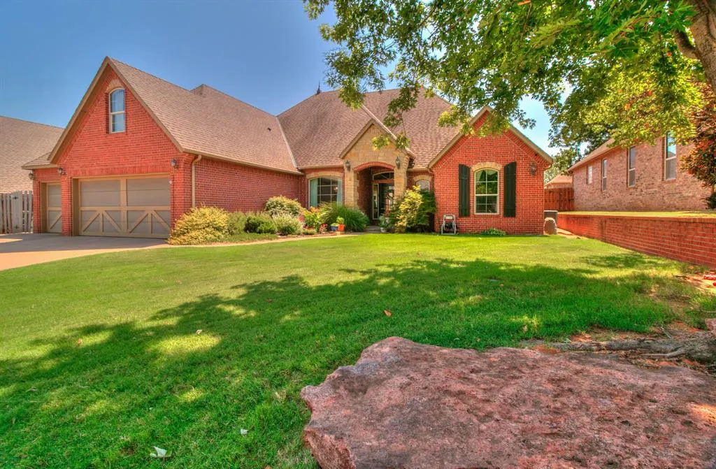 Front exterior — 5832 Havenshire Lane, Edmond, OK 73034