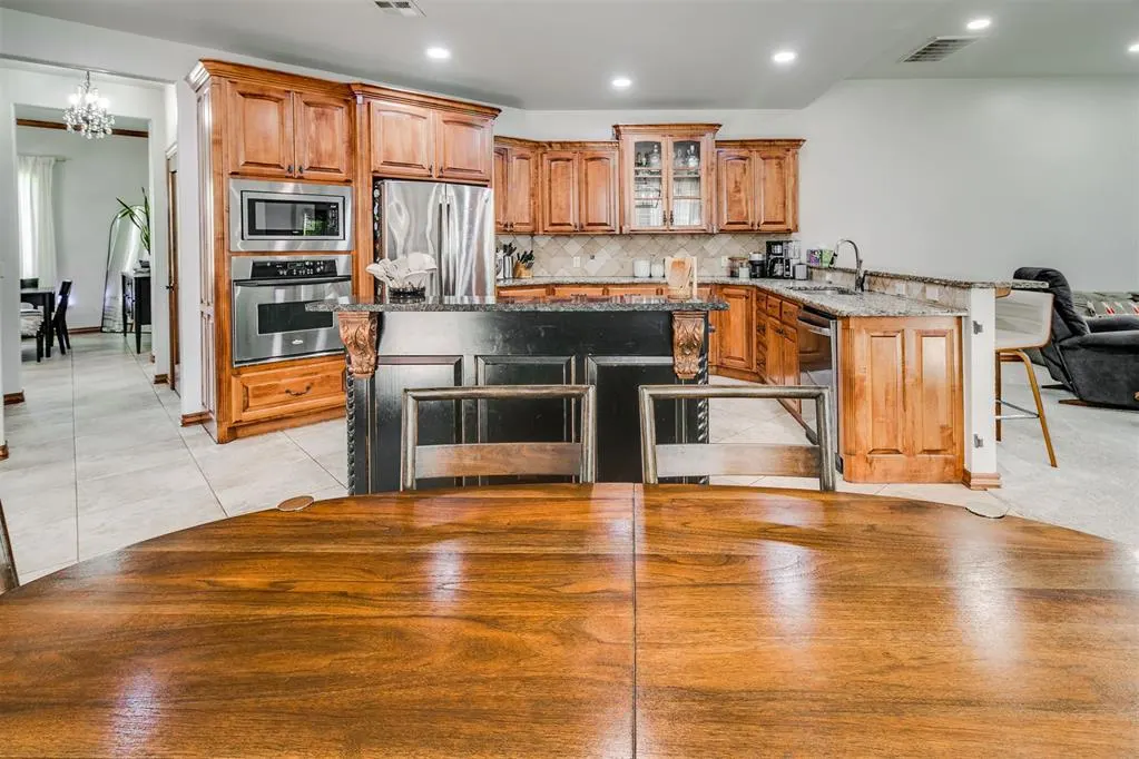 Photo 2 — 5832 Havenshire Lane, Edmond, OK 73034