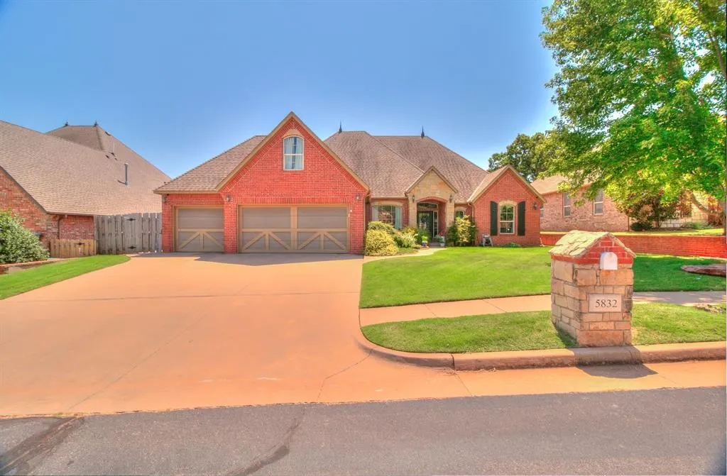 Photo 5 — 5832 Havenshire Lane, Edmond, OK 73034