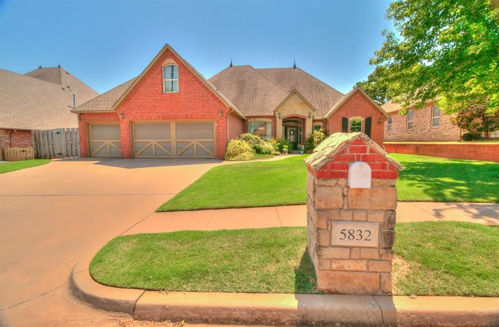 Photo 6 — 5832 Havenshire Lane, Edmond, OK 73034
