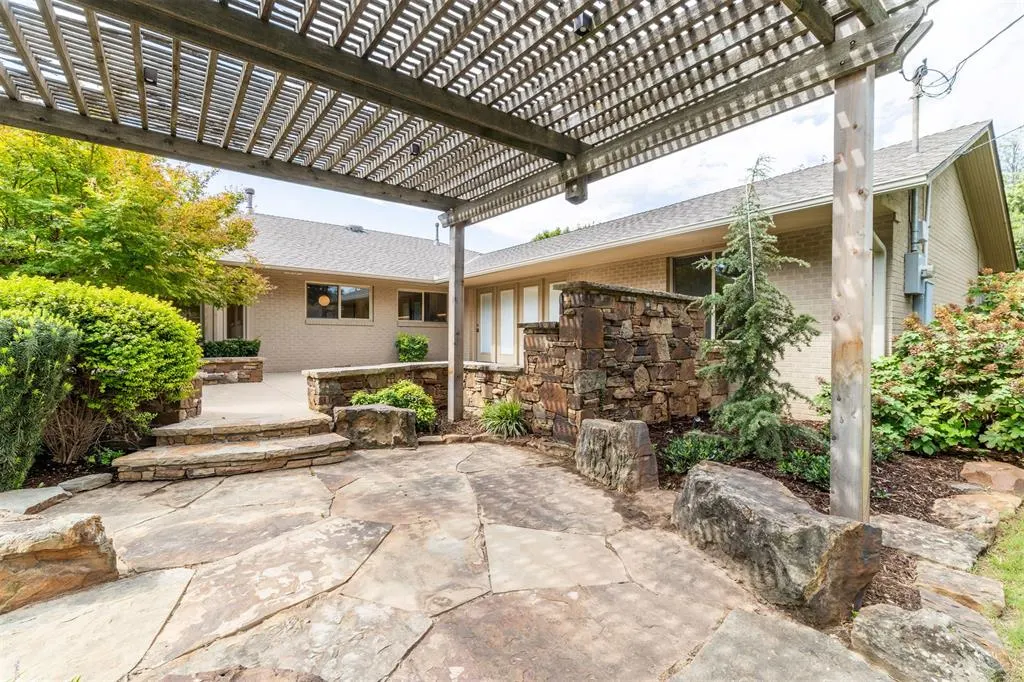 Photo 32 — 1807 Dorchester Drive, Nichols Hills, OK 73120