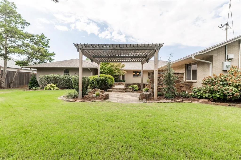 Photo 34 — 1807 Dorchester Drive, Nichols Hills, OK 73120