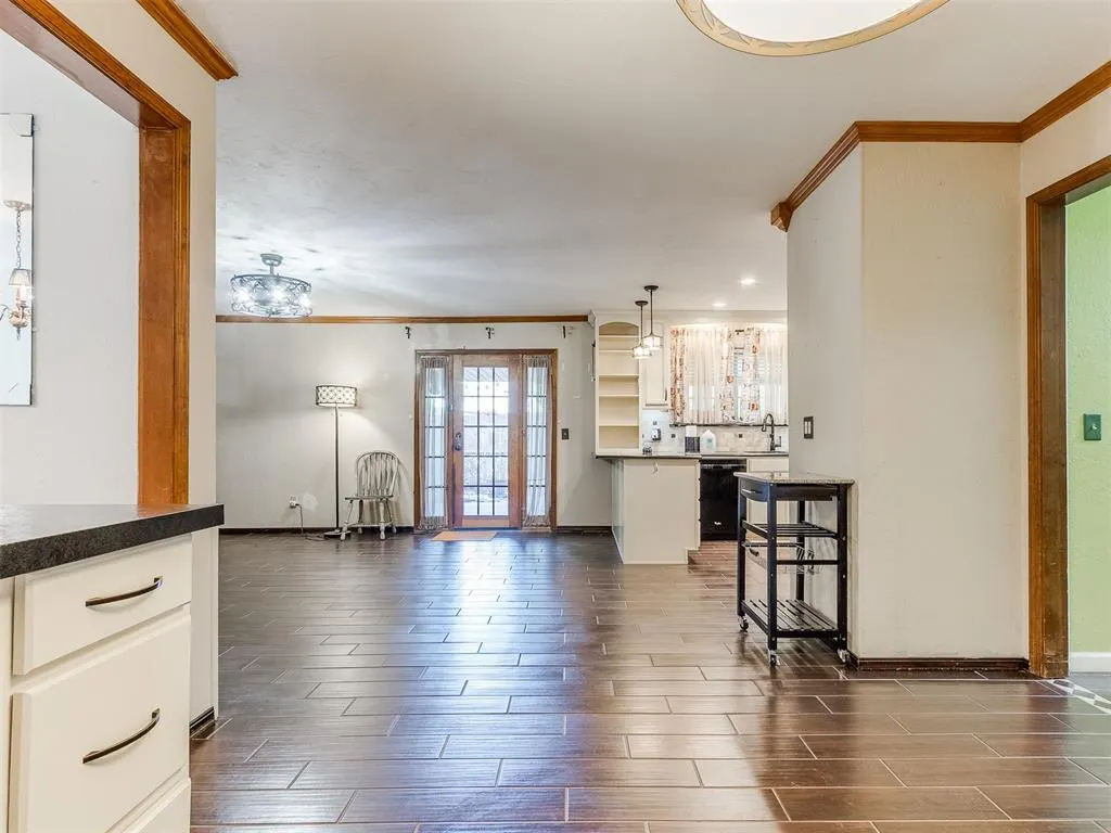 Photo 8 — 11021 Davis Street, Oklahoma City, OK 73162