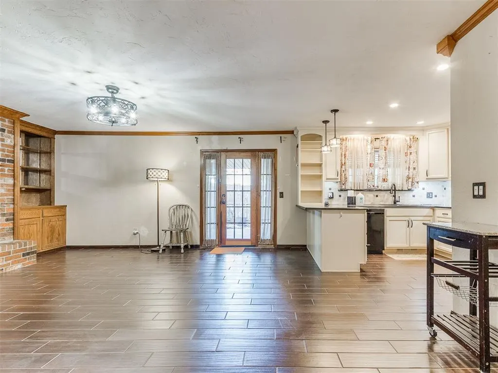Photo 9 — 11021 Davis Street, Oklahoma City, OK 73162