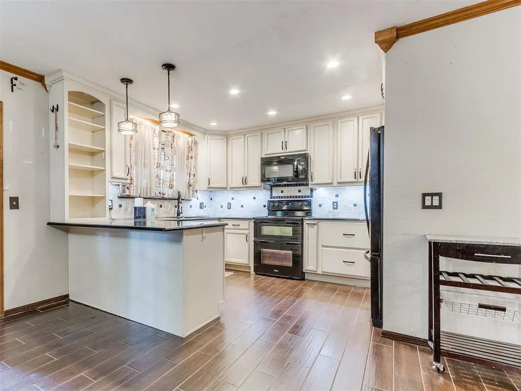 Photo 17 — 11021 Davis Street, Oklahoma City, OK 73162