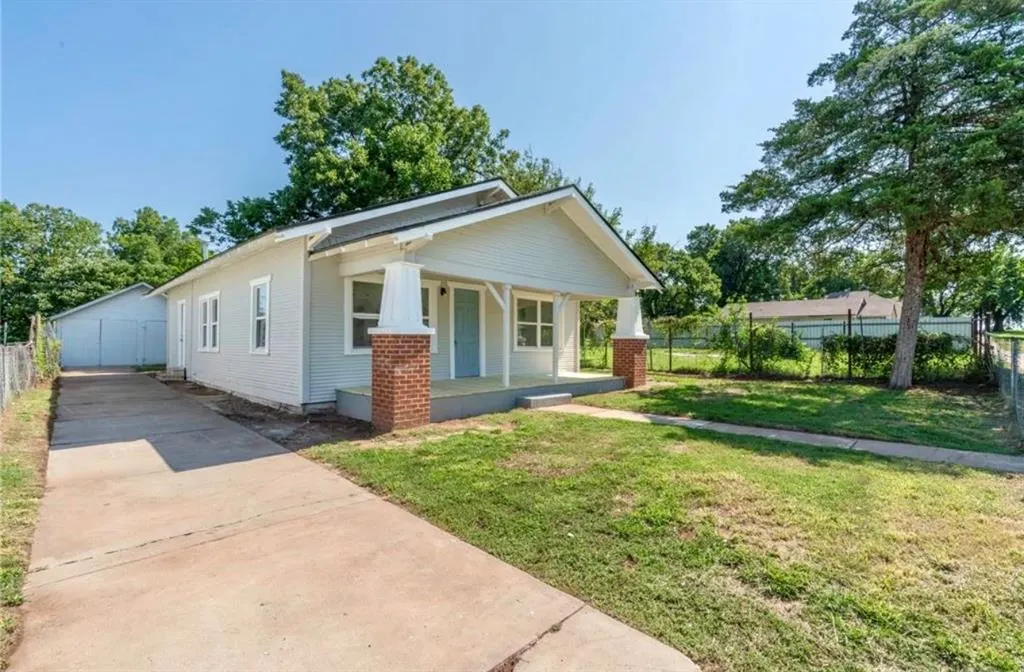 Photo 2 — 329 SE 25th Street, Oklahoma City, OK 73129