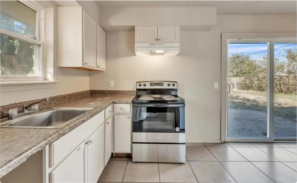 Photo 5 — 717 NE 37th Street, Oklahoma City, OK 73105