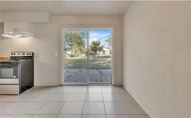 Photo 7 — 717 NE 37th Street, Oklahoma City, OK 73105