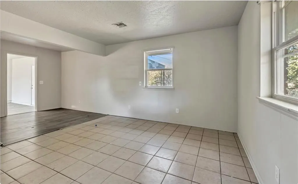 Photo 4 — 713 NE 37th Street, Oklahoma City, OK 73105