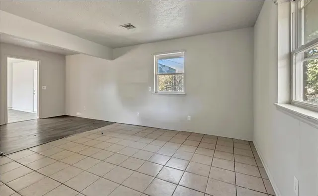 Photo 4 — 713 NE 37th Street, Oklahoma City, OK 73105