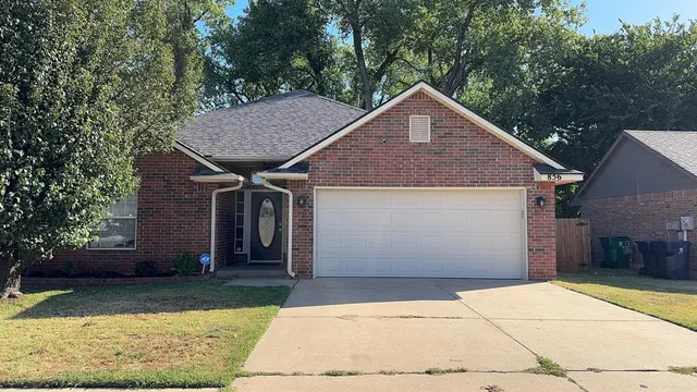 Photo 2 — 856 Shady Creek Lane, Yukon, OK 73099