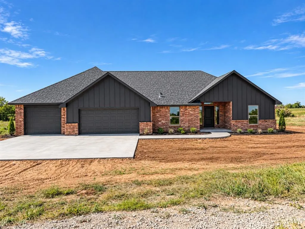Front exterior — 2661 Secretariat Pass, Guthrie, OK 73044