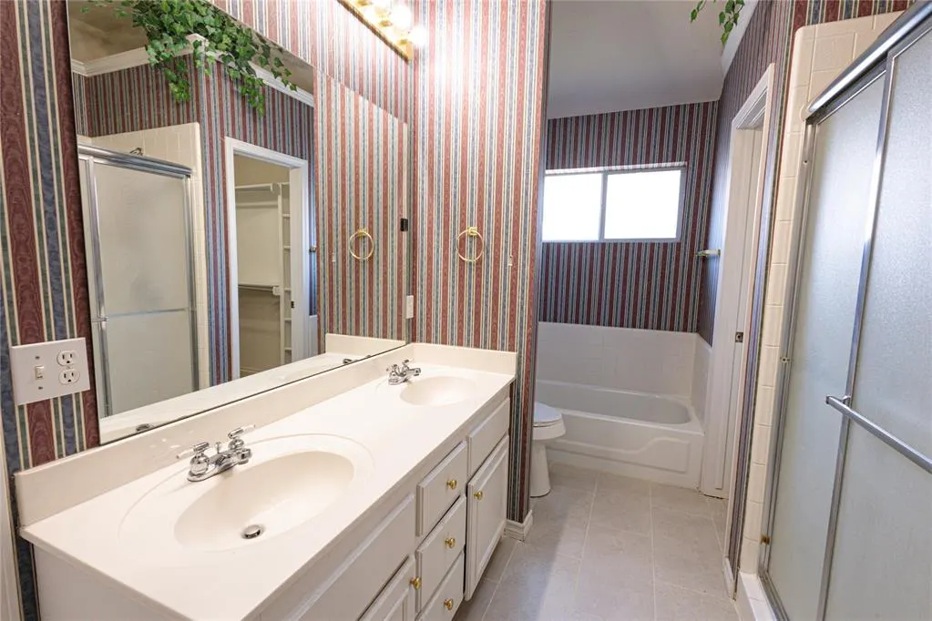 Photo 13 — 12612 Springwood Drive, Oklahoma City, OK 73120