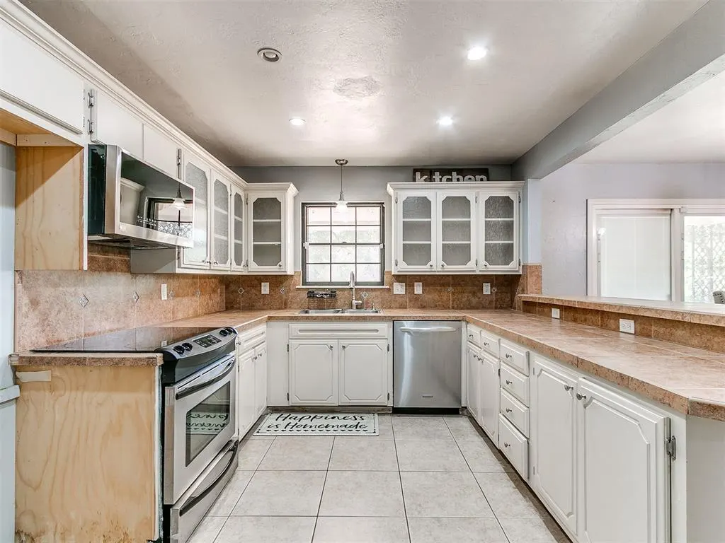 Photo 10 — 2318 NW 43rd Street, Oklahoma City, OK 73112