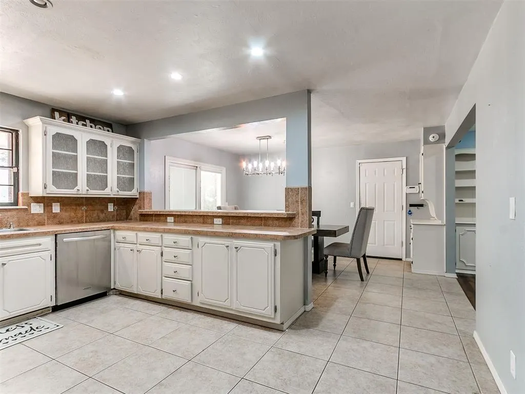 Photo 11 — 2318 NW 43rd Street, Oklahoma City, OK 73112