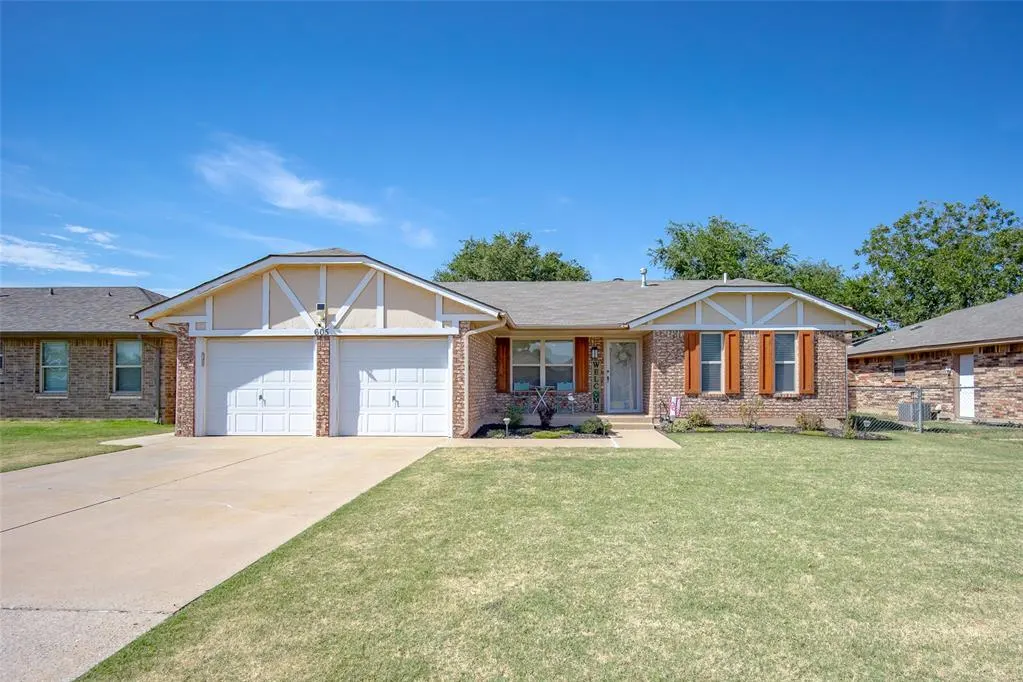 Front exterior — 605 SW 7th Street, Moore, OK 73160