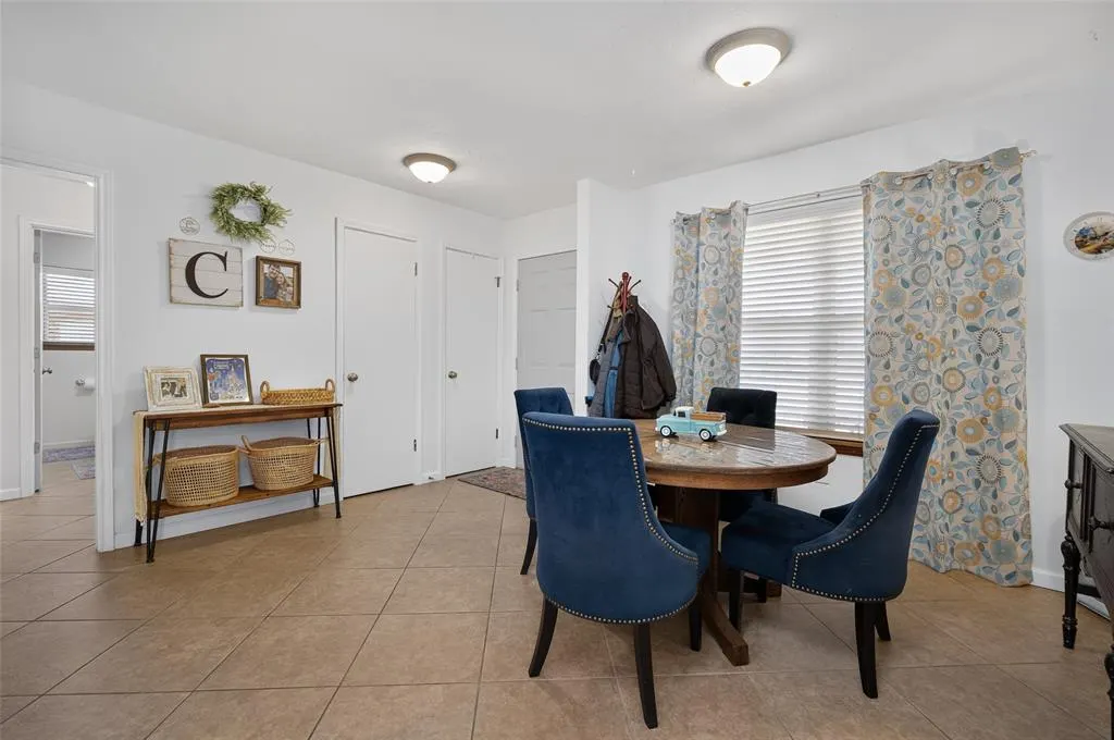 Photo 5 — 605 SW 7th Street, Moore, OK 73160