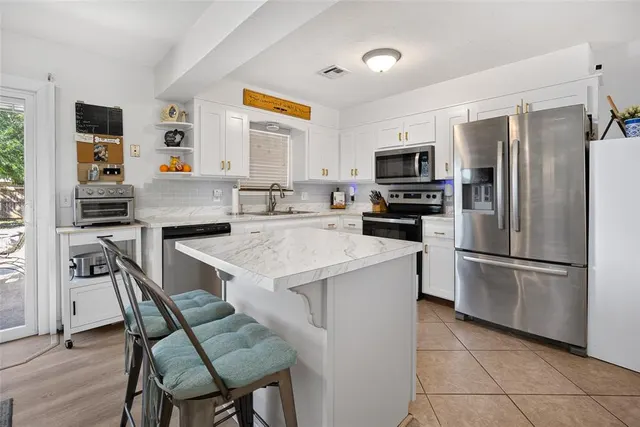 Photo 6 — 605 SW 7th Street, Moore, OK 73160