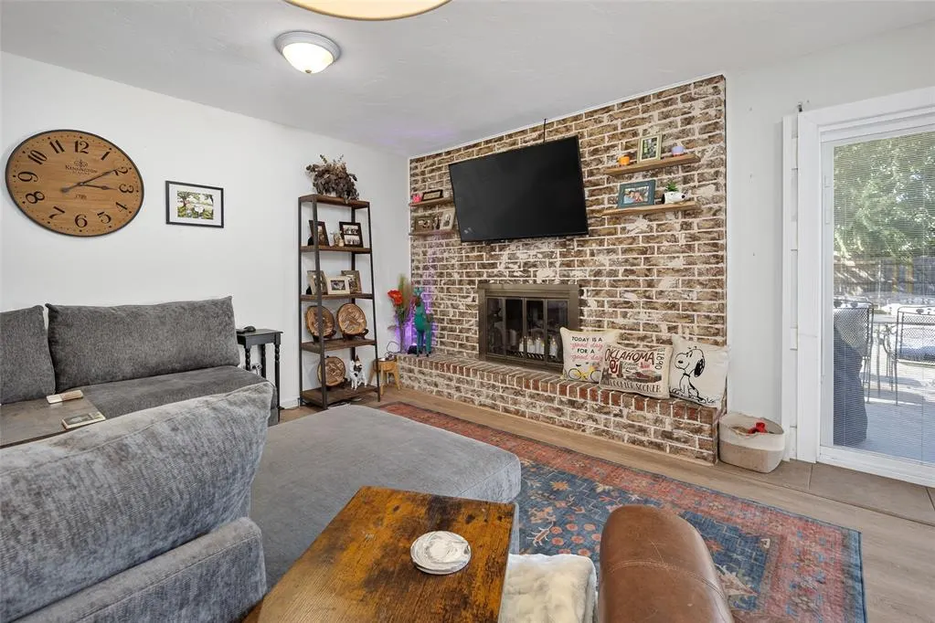 Photo 11 — 605 SW 7th Street, Moore, OK 73160