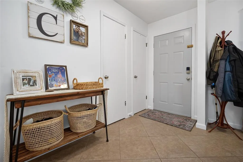 Photo 12 — 605 SW 7th Street, Moore, OK 73160