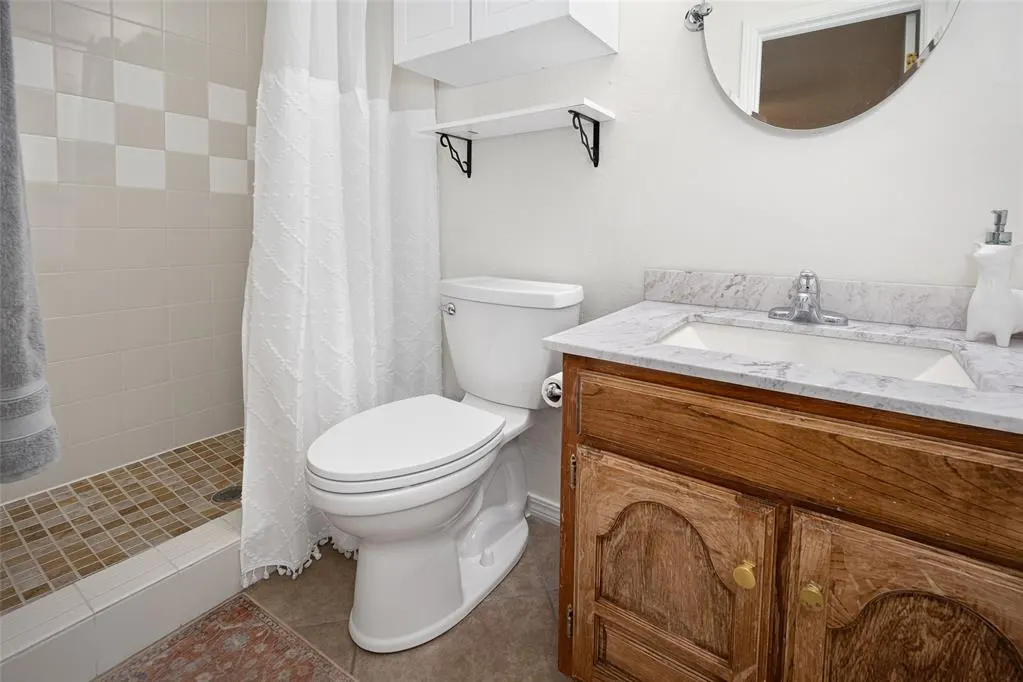 Photo 15 — 605 SW 7th Street, Moore, OK 73160