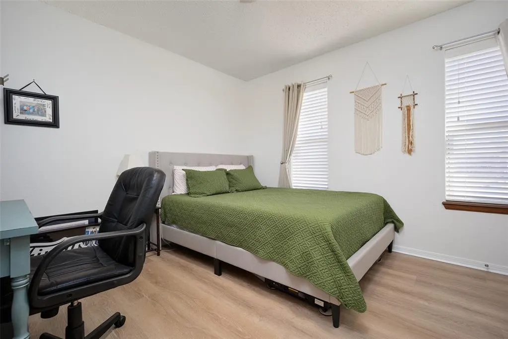 Photo 21 — 605 SW 7th Street, Moore, OK 73160