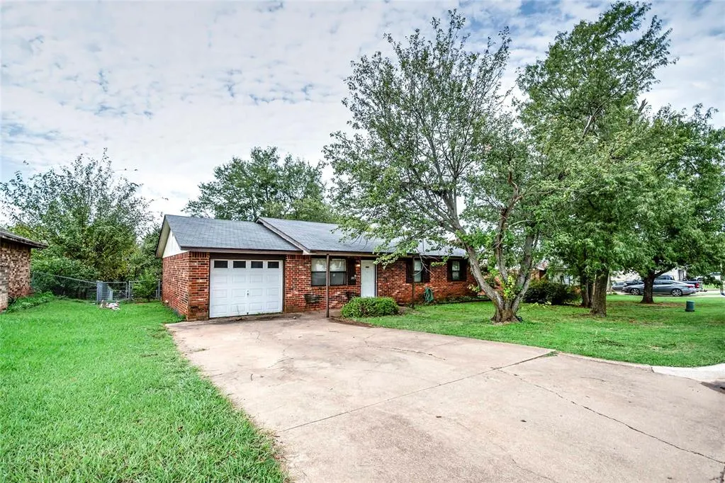 Front exterior — 1023 E 17th Street, Chandler, OK 74834
