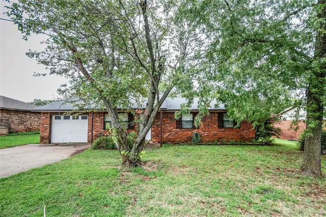 Photo 2 — 1023 E 17th Street, Chandler, OK 74834