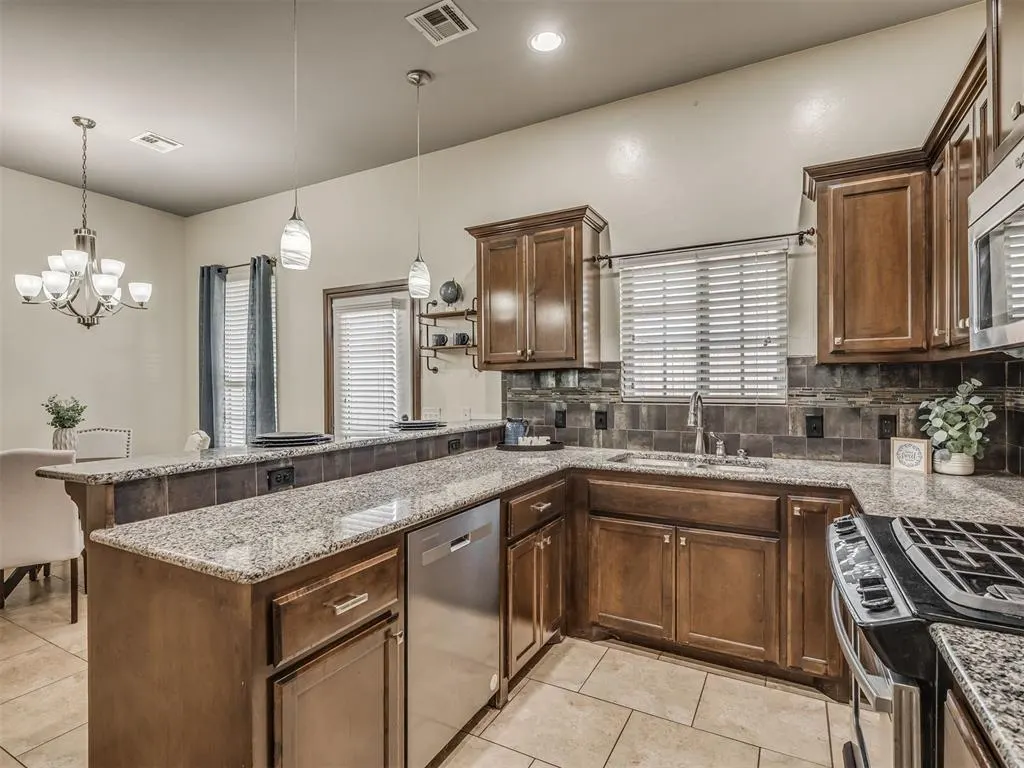 Photo 14 — 4017 Acoma Drive, Moore, OK 73160