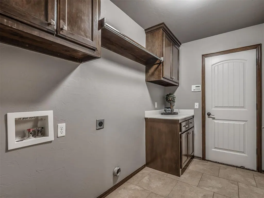 Photo 38 — 4017 Acoma Drive, Moore, OK 73160