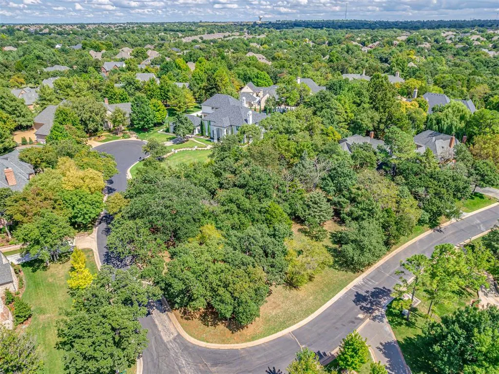 Photo 3 — 29 Saratoga Way, Edmond, OK 73003