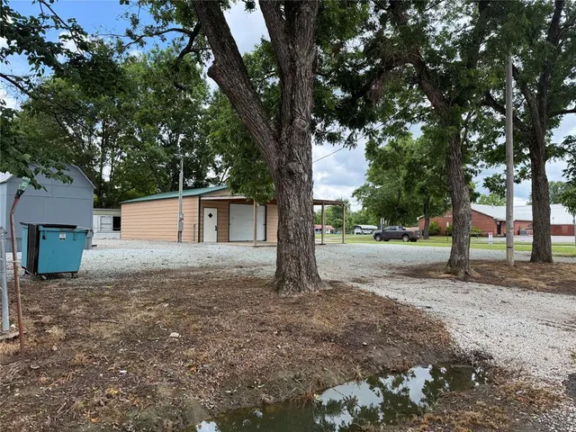 Photo 3 — 306 E Gentry Avenue, Checotah, OK 74426