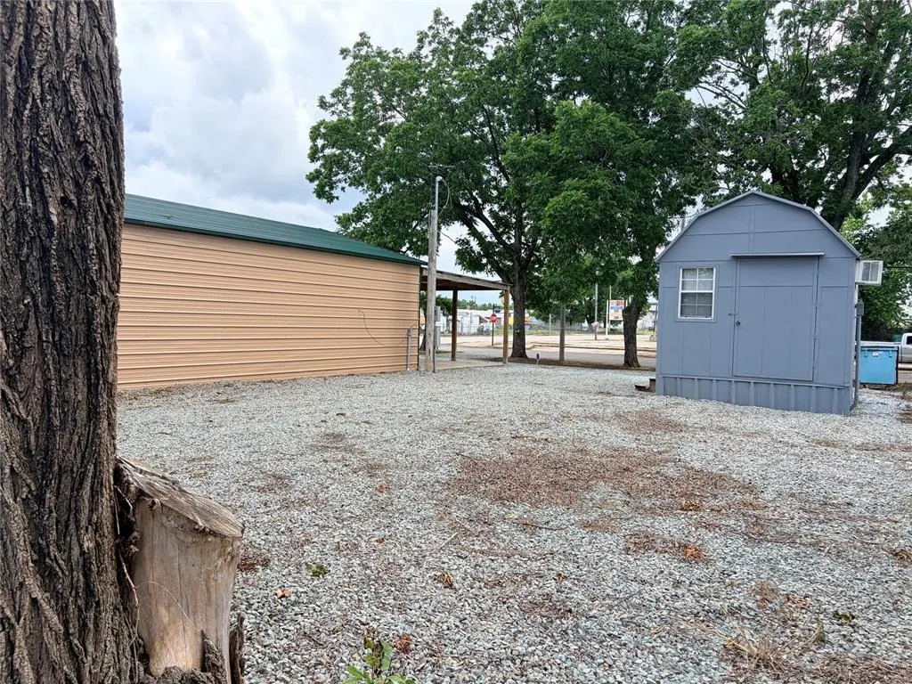Photo 5 — 306 E Gentry Avenue, Checotah, OK 74426