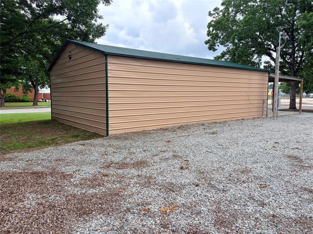 Photo 6 — 306 E Gentry Avenue, Checotah, OK 74426