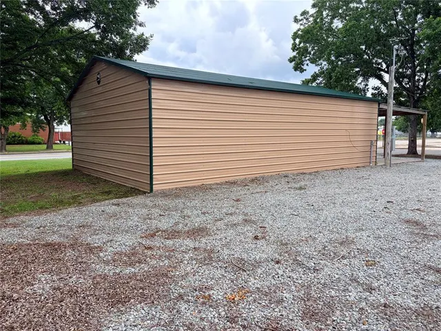 Photo 6 — 306 E Gentry Avenue, Checotah, OK 74426