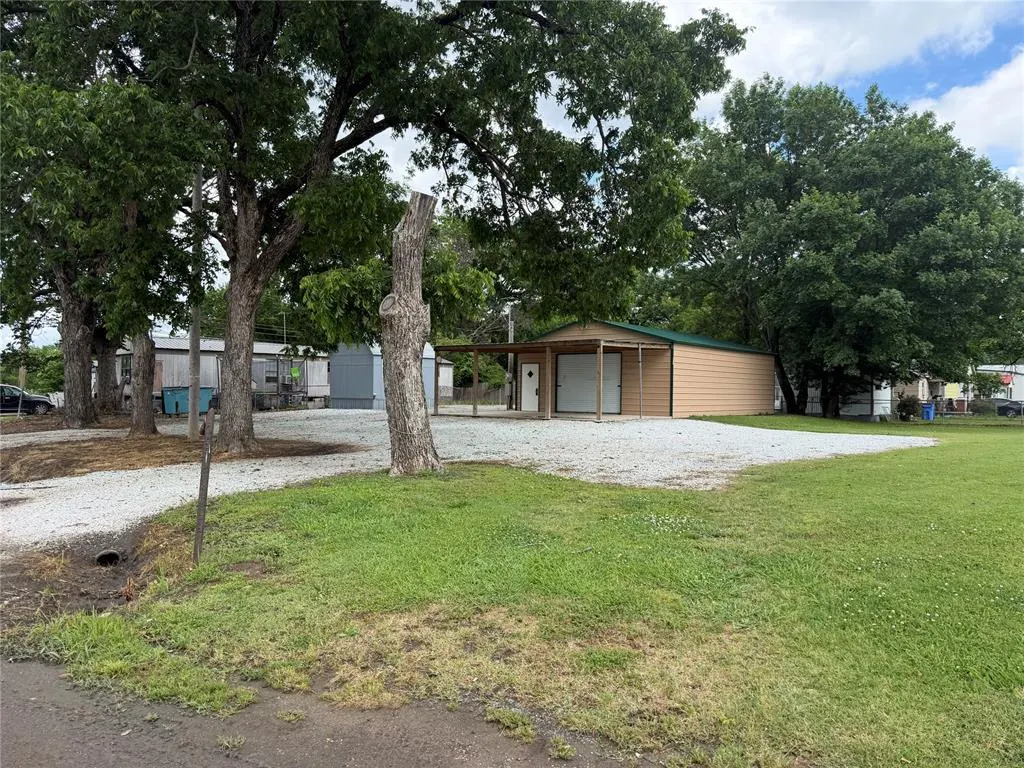Photo 7 — 306 E Gentry Avenue, Checotah, OK 74426