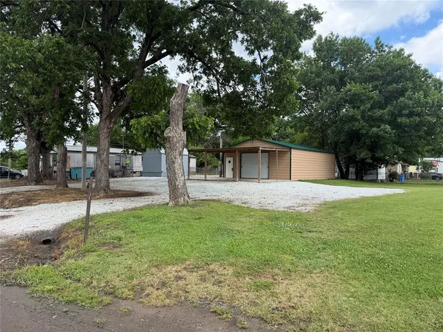Photo 7 — 306 E Gentry Avenue, Checotah, OK 74426
