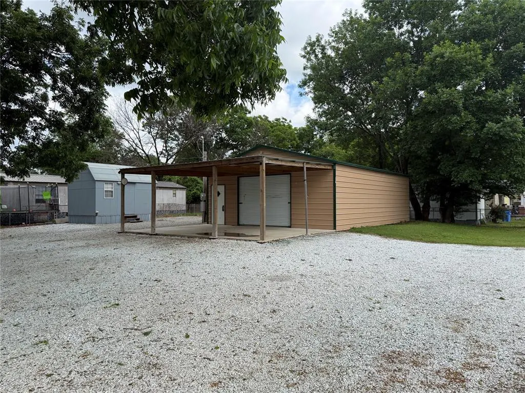 Photo 9 — 306 E Gentry Avenue, Checotah, OK 74426