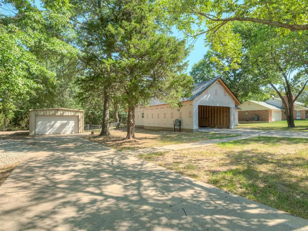 Photo 4 — 225 Holiday Hills Road 1, Eufaula, OK 74432